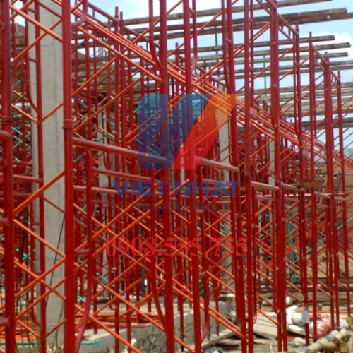 Giàn giáo nêm sơn